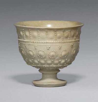 TANG DYNASTY（618-907） A SMALL WHITE-GLAZED MOULDED POTTERY STEM CUP